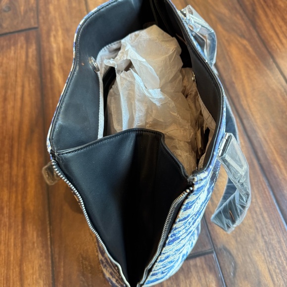 NWT Danielle Nicole Tarah Tote Bag with Side Zipper Expansion - Picture 6 of 8